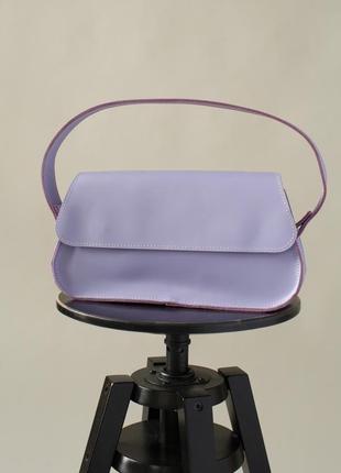 Жіноча сумка багет ручної роботи з натуральної шкіри лавандового кольору з глянцевим ефектом5 фото