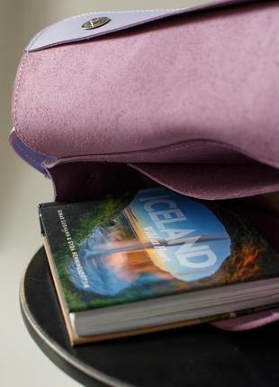 Женская сумка багет ручной работы из натуральной кожи лавандового цвета с глянцевым эффектом9 фото