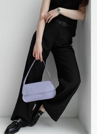 Женская сумка багет ручной работы из натуральной кожи лавандового цвета с глянцевым эффектом
