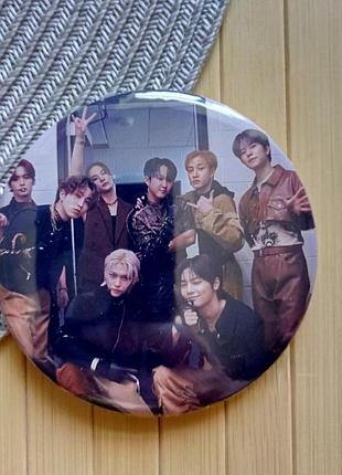 Значок металлический на булавке 7,5 см стрей кидс stray kids