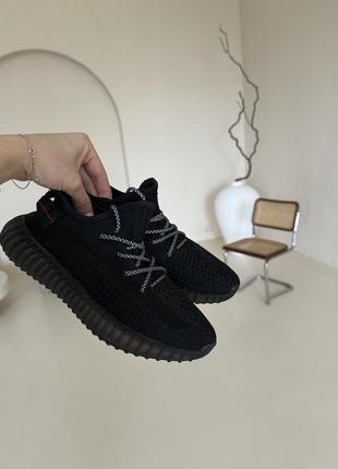 Чорні кросівки