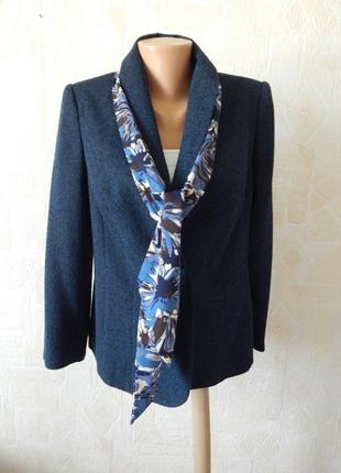 Піджак з шарфиком