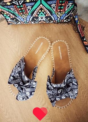 Шльопанці ideal shoes