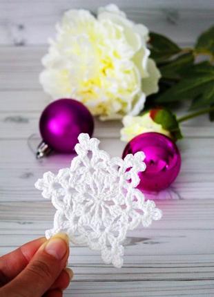 Красивые елочные украшения ассорти вязаные белоснежные снежинки, новогоднее украшение для декора10 фото