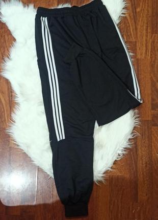 Чёрные базовые спортивные мужские штаны с логотипом adidas с лампасами