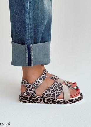 Босоножки на липучках