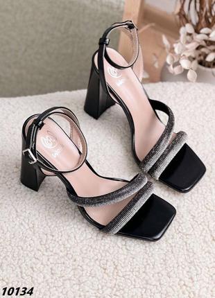 Стильные босоножки