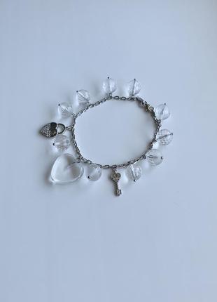Срібний браслет-ланцюжок з натуральним гірським кришталем і підвісками "Одяжене серце"4 фото