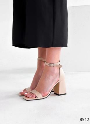 Женские босоножки