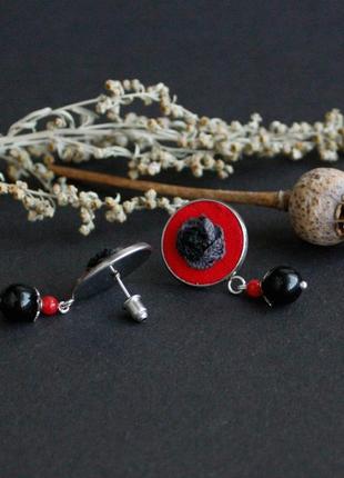 Червоні чорні сережки цвяшки з агатом коралом ніжні прикраси з квітами до вишиванки4 фото