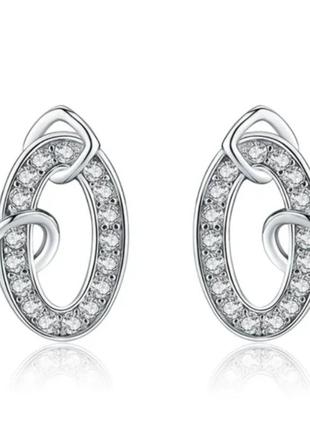 Геометрические модные серьги с камнями