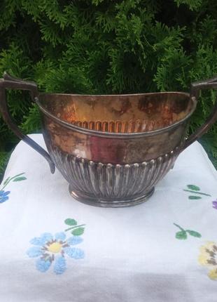 Сахарница антик можно посмотреть в каталоге есть клеймо.англия4 фото