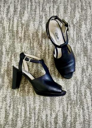 Розкішні шкіряні босоніжки clark's, 38 розмір