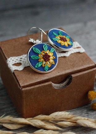 Маленькі сині жовті сережки з соняшниками українські прикраси під вишиванку