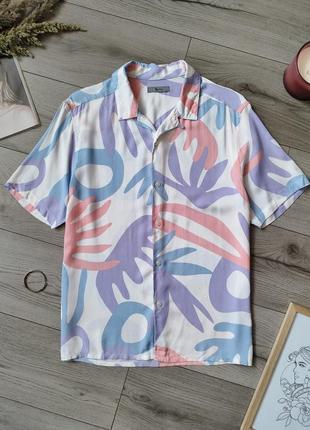 Чоловіча сорочка з коротким рукавом tu m s / світла / біла з абстрактним принтом / безрукавка/ на ґудзиках / теніска з віскози