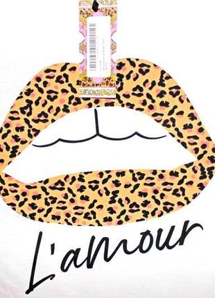 Boohoo. товар привезен из англии. футболка с леопардовыми губами.2 фото