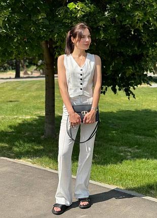 Элегантный женский деловой костюм классический комплект жилет и брюки с строчками из льна летний легкий
