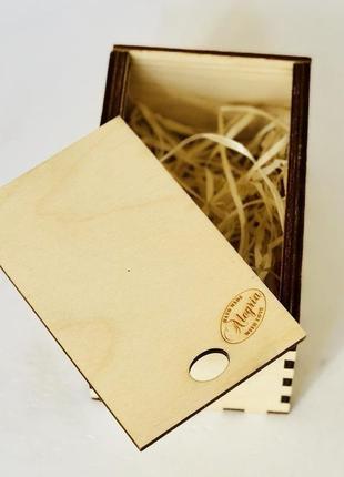 Подарункова коробочка з персональної гравіюванням.1 фото