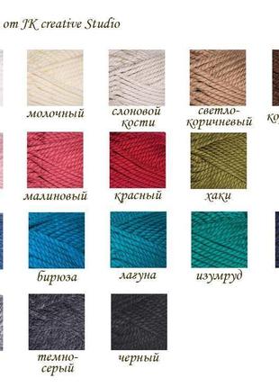 Шапка крупной вязки из шерстяной пряжи с узором