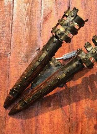 Кованый настенный светильник ручной работы в виде фонарика с двумя факелами