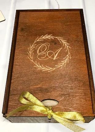 Бокалы с гравировкой "25 лет счастья" в деревянной коробке "венок 3" (тиковое дерево)4 фото