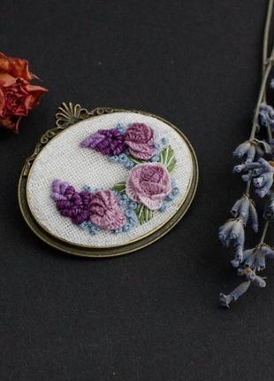 Бузкова фіолетова брошка з трояндами овальна камея з квітами під комірець4 фото