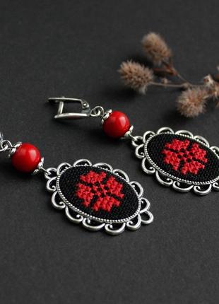 Червоні чорні сережки з коралом срібні застібки українські прикраси до вишиванки