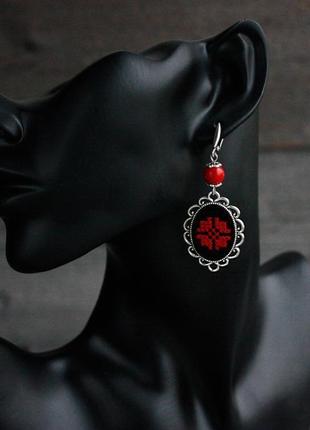 Червоні чорні сережки з коралом срібні застібки українські прикраси до вишиванки2 фото