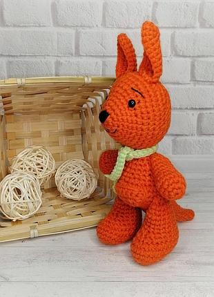 Игрушка кенгуру. малыш кенгуру. кенгуренок. игрушка кенгуру.