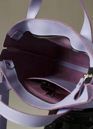 Вместительная женская сумка ручной работы из натуральной кожи с глянцевым эффектом лавандового цвета5 фото