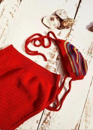Ярко-красный купальник бикини, связанный крючком.6 фото