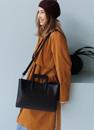 Женская сумка ручной работы с съемным плечевым ремнем из натуральной кожи черного цвета4 фото