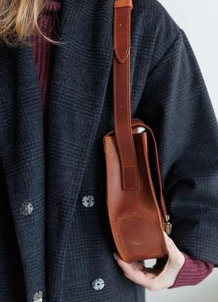 Женская полукруглая сумка через плечо ручной работы из винтажной натуральной кожи коньячного цвета3 фото
