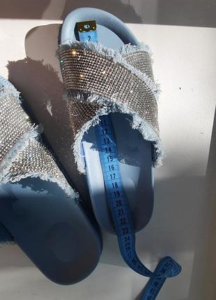 Блестящие шлепанцы