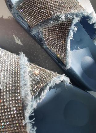 Блестящие шлепанцы