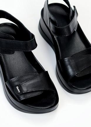 Черные классические натуральные кожаные босоножки сандалии на платформе танкетка 36-419 фото