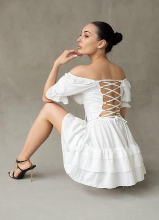 Короткое молочное платье с открытой спинкой мини платье с открытыми плечами10 фото