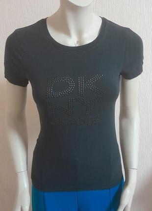 Шикарна бавовняна футболка чорного кольору з додаванням еластану dkny 💯 оригінал
