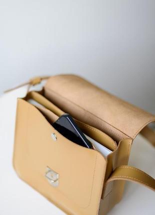 Женская сумка через плечо ручной работы из натуральной кожи цвета капучино6 фото