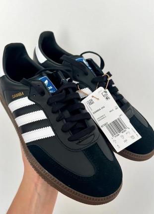 Кроссовки adidas. унисекс
