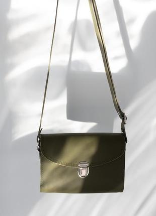 Мініатюрна сумка арт. lilu із натуральної шкіри із легким матовим ефектом кольору хакі5 фото