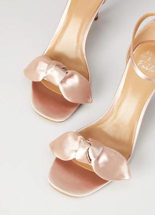 Пудровые атласные босоножки туфли с бантиком 40 размер