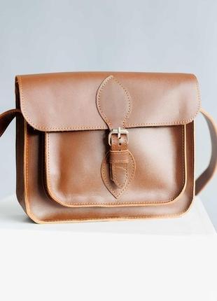 Женская сумка через плечо ручной работы из натуральной полуматовой кожи коньячного цвета5 фото