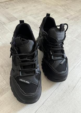 Кроссовки на платформе