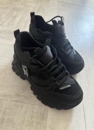 Кроссовки на платформе