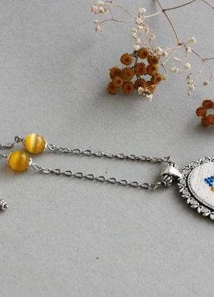 Большой кулон на цепочке сине желтый украинские украшения под вышиванку с ручной вышивкой4 фото