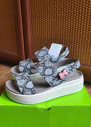 Босоножки crocs brooklin w9