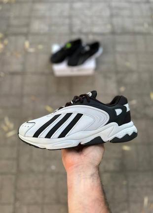 Кроссовки adidas черные и белые