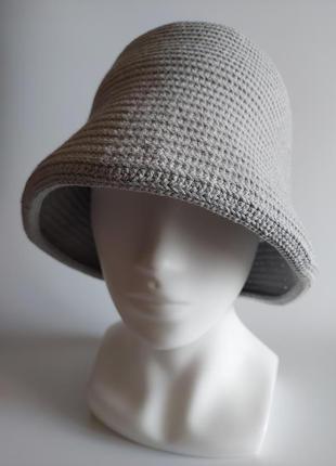 Мягкая женская шляпка-клош вязаная крючком из хлопка, стильная летняя панама "серый коттон-джинс"5 фото