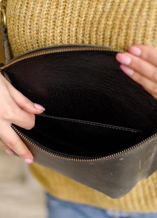 Женская сумка бананка ручной работы из натуральной винтажной кожи серого цвета2 фото